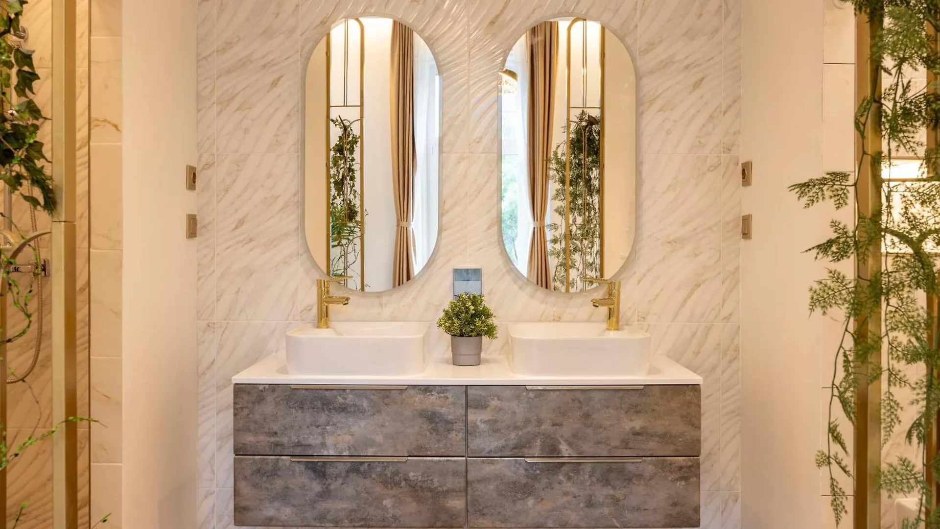 Apartment High-End Luxurious Quentin Residence In The Heart Of Budapest Hungary